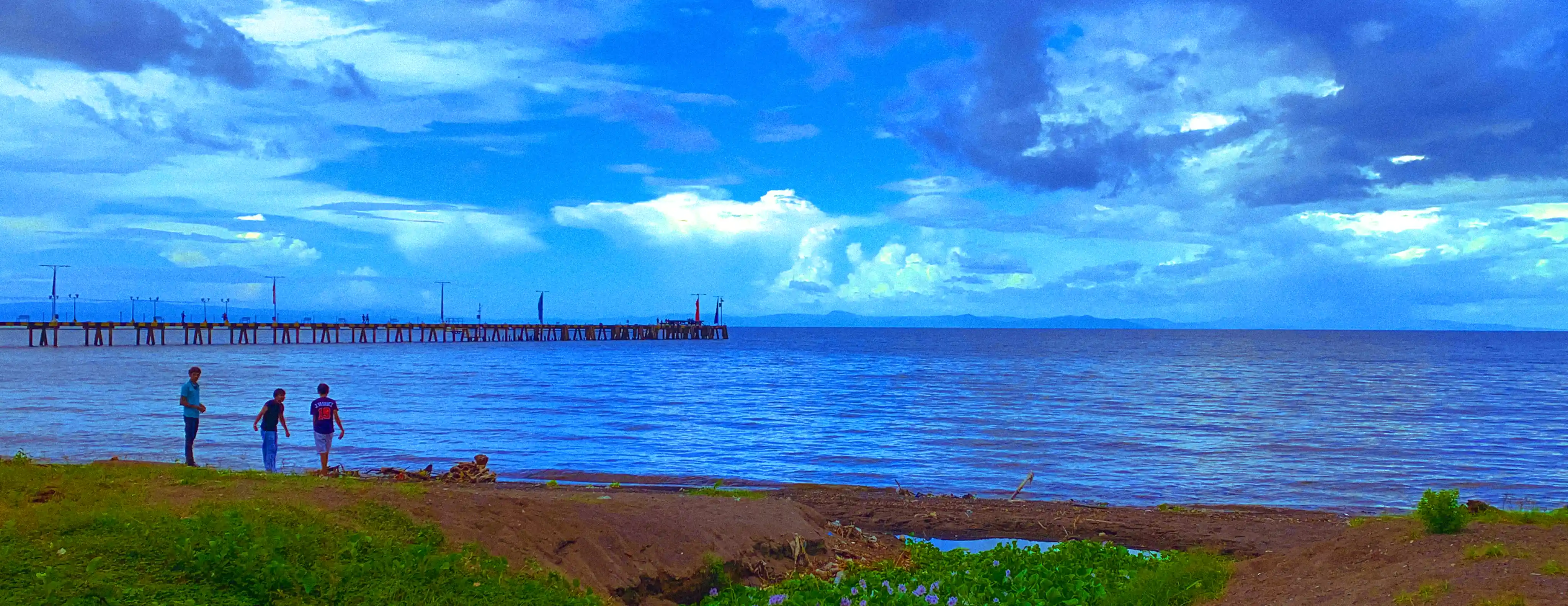 Malecon de Granada y una vista al Cocibolca